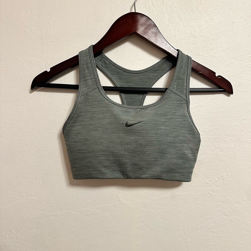 Nike Women’s Victory Shape Dri-Fit Padded Sports Bra Size Small Green